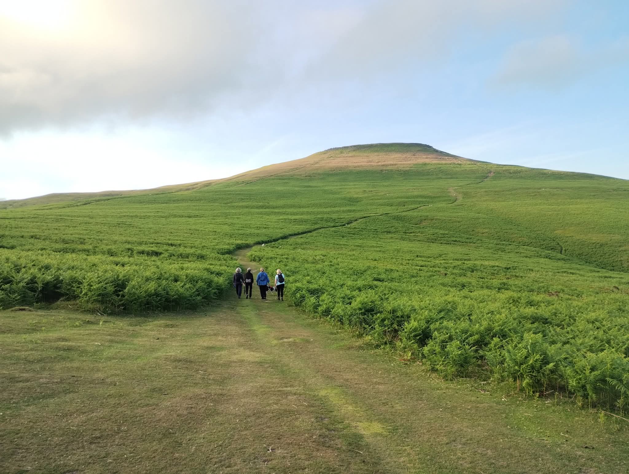 Clwb-Gwawr-hiking.jpeg